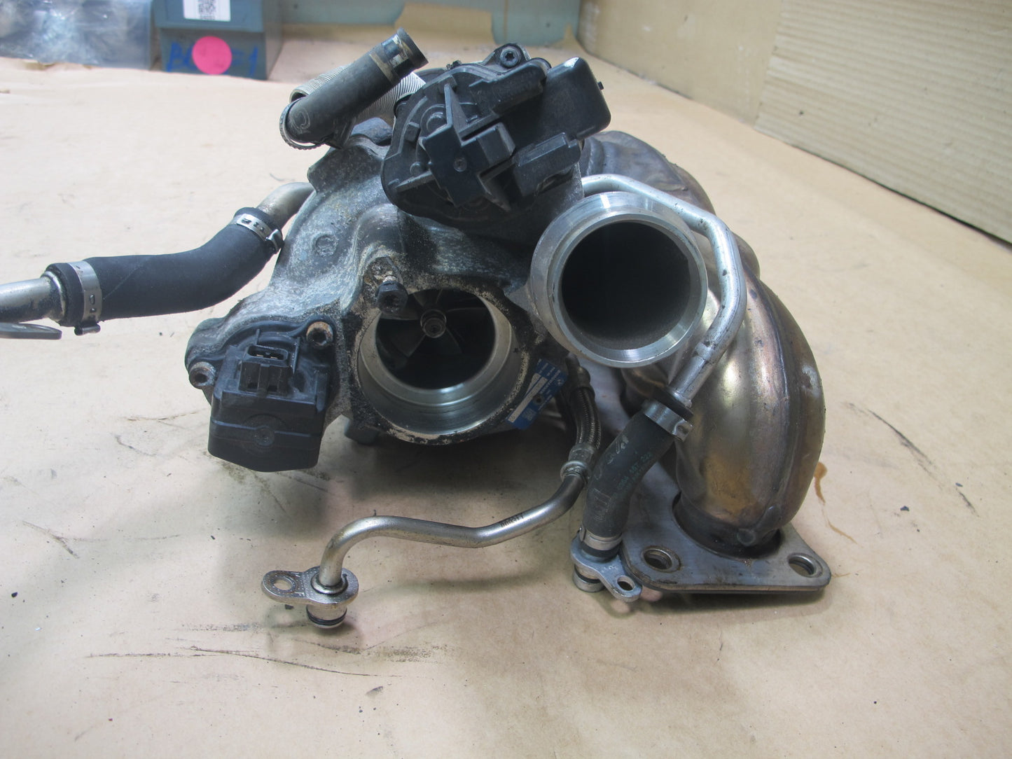 13-15 BMW F30 F31 F32 3.0L N55 SINGLE TURBO CHARGER EXHAUST MANIFOLD ASSEMBLY