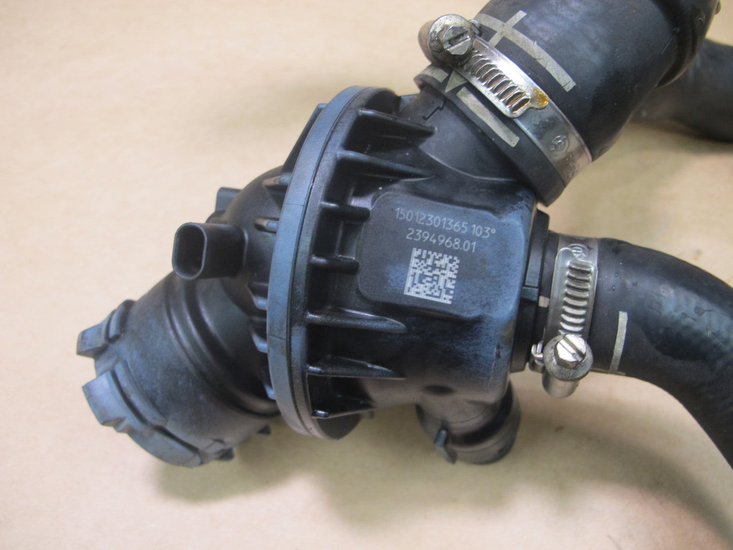 12-15 BMW F30 F31 3.0L N55 ENGINE THERMOSTAT WATER PUMP OUTLET COOLANT HOSE PIPE