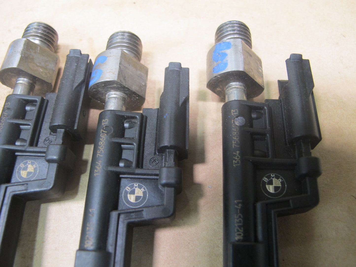 10-13 BMW E90 E91 E92 3.0L N55 GASOLINE ENGINE FUEL RAIL INJECTOR 7568607 6PCS