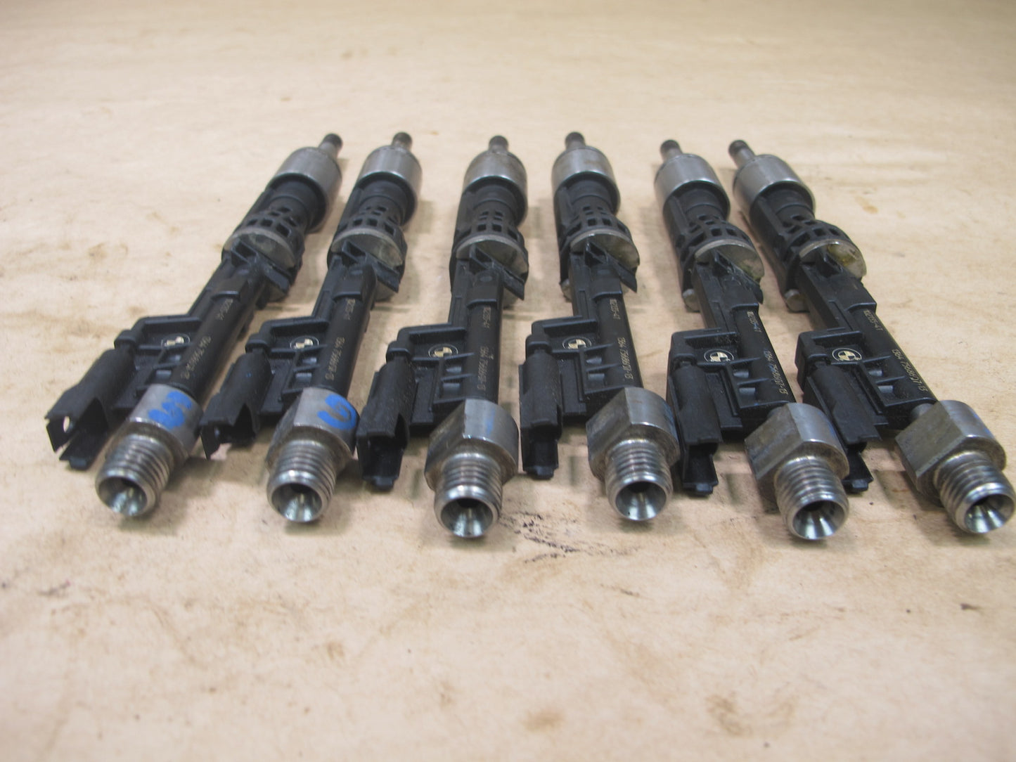 10-13 BMW E90 E91 E92 3.0L N55 GASOLINE ENGINE FUEL RAIL INJECTOR 7568607 6PCS
