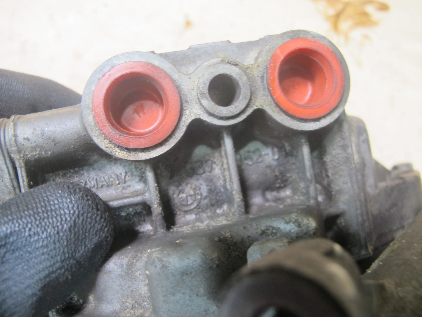 12-15 BMW F30 F31 F32 3.0L N55 ENGINE MOTOR OIL FILTER HOUSING THERMOSTAT ASSY