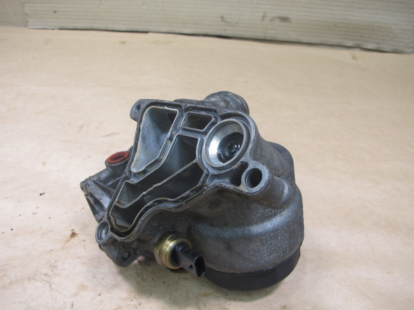 12-15 BMW F30 F31 F32 3.0L N55 ENGINE MOTOR OIL FILTER HOUSING THERMOSTAT ASSY