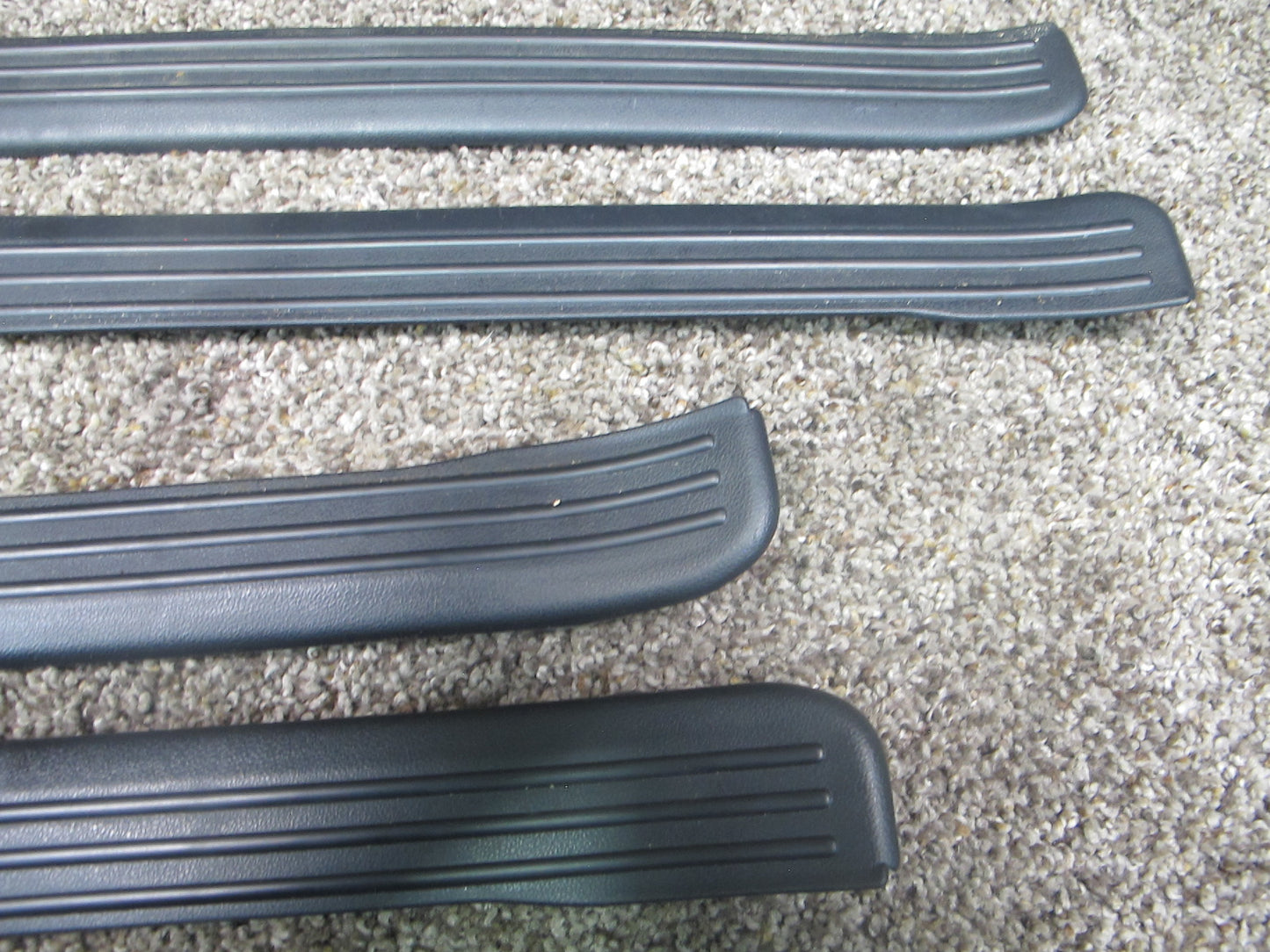 92-96 LEXUS ES300 DOOR FOOT ROCKER PANEL TRIM MOLDING SCUFF SILL MOLDING SET OEM