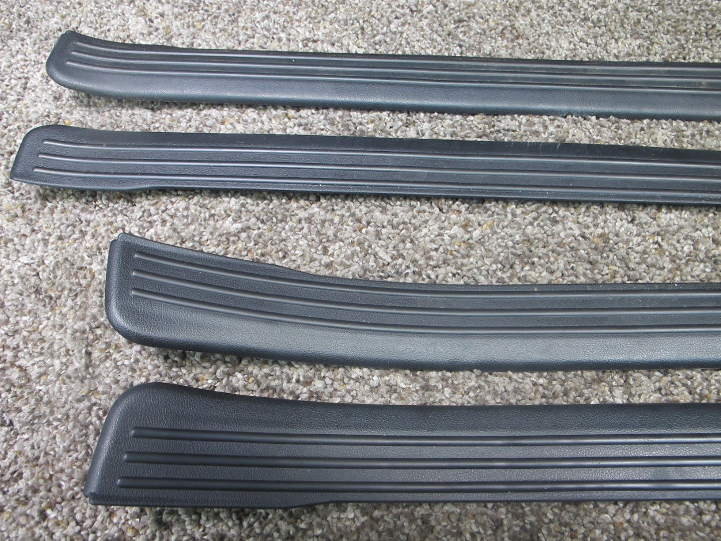 92-96 LEXUS ES300 DOOR FOOT ROCKER PANEL TRIM MOLDING SCUFF SILL MOLDING SET OEM