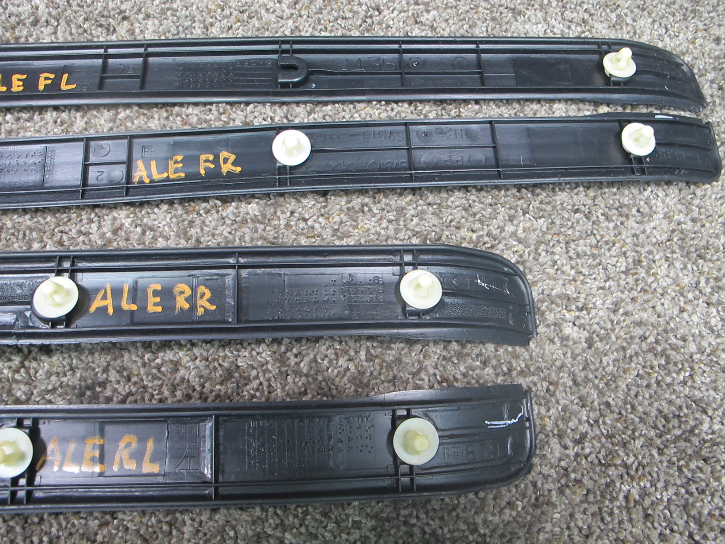 92-96 LEXUS ES300 DOOR FOOT ROCKER PANEL TRIM MOLDING SCUFF SILL MOLDING SET OEM