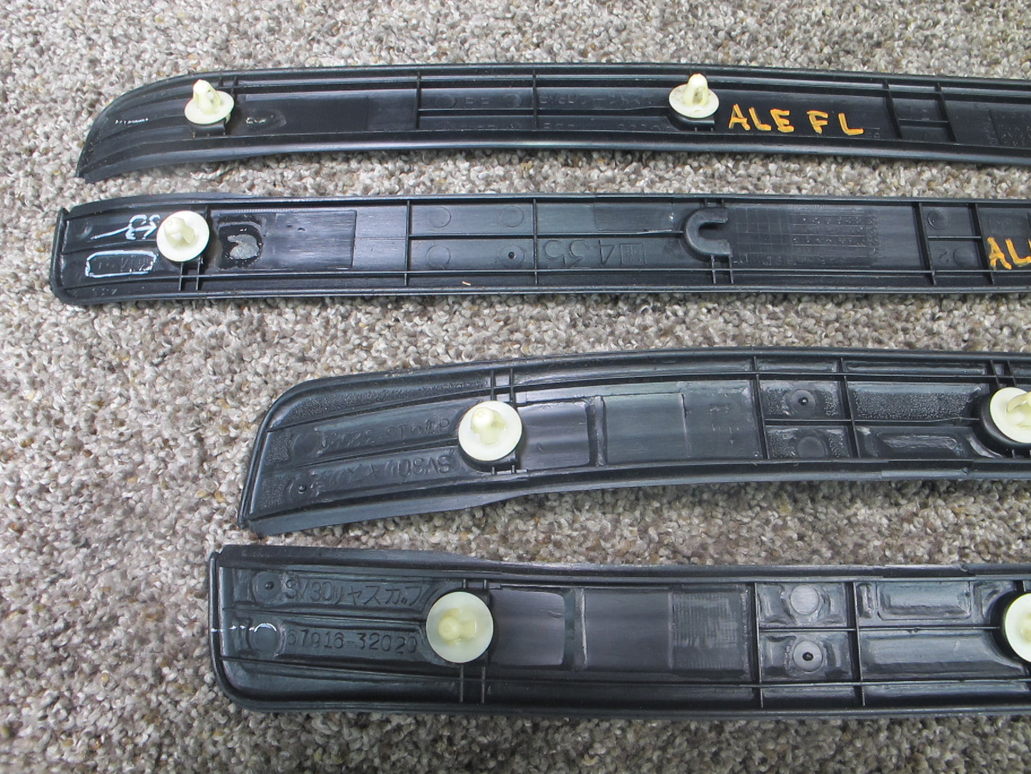 92-96 LEXUS ES300 DOOR FOOT ROCKER PANEL TRIM MOLDING SCUFF SILL MOLDING SET OEM