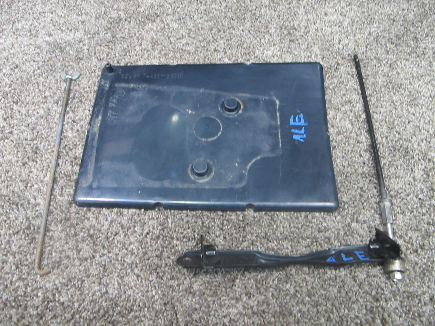 92-96 LEXUS ES300 UNDER HOOD BATTERY PLATE TRAY MOUNT HOLDER TRIM OEM
