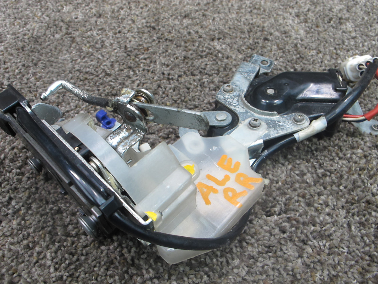 92-96 LEXUS ES300 REAR RIGHT PASSENGER SIDE DOOR LATCH LOCK ACTUATOR OEM