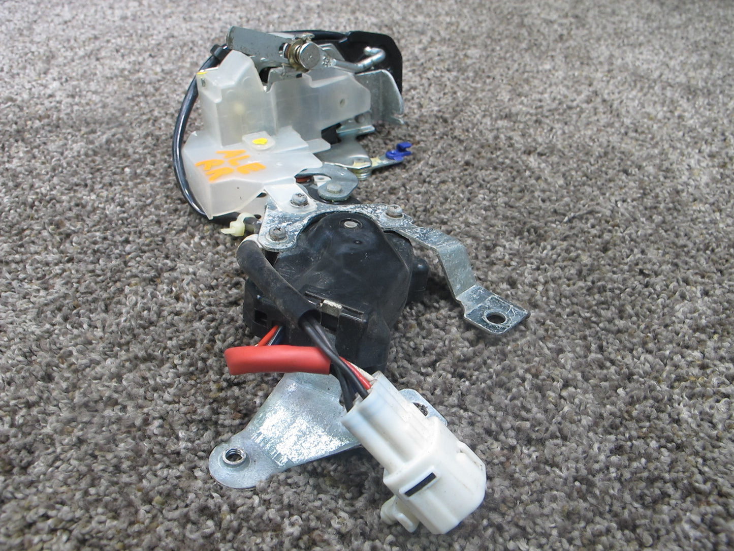 92-96 LEXUS ES300 REAR RIGHT PASSENGER SIDE DOOR LATCH LOCK ACTUATOR OEM