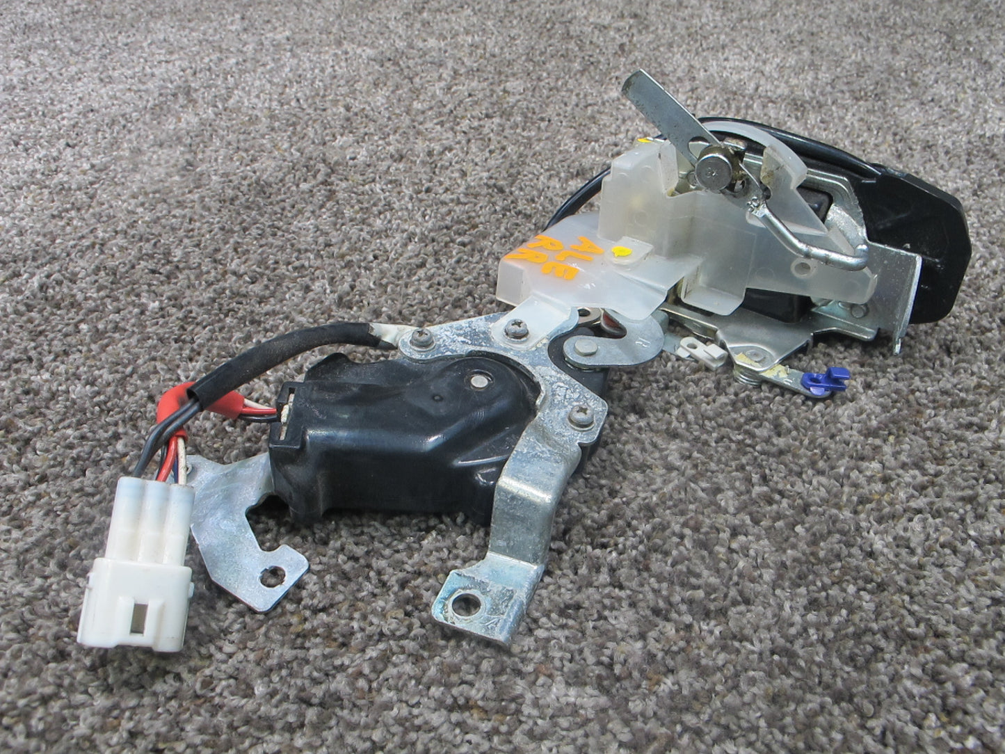 92-96 LEXUS ES300 REAR RIGHT PASSENGER SIDE DOOR LATCH LOCK ACTUATOR OEM
