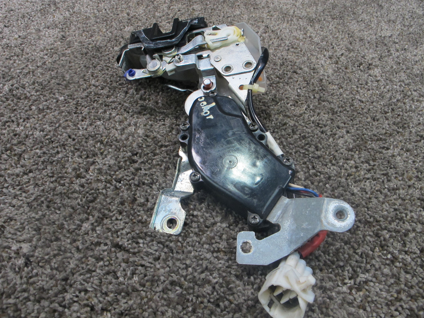 92-96 LEXUS ES300 REAR RIGHT PASSENGER SIDE DOOR LATCH LOCK ACTUATOR OEM