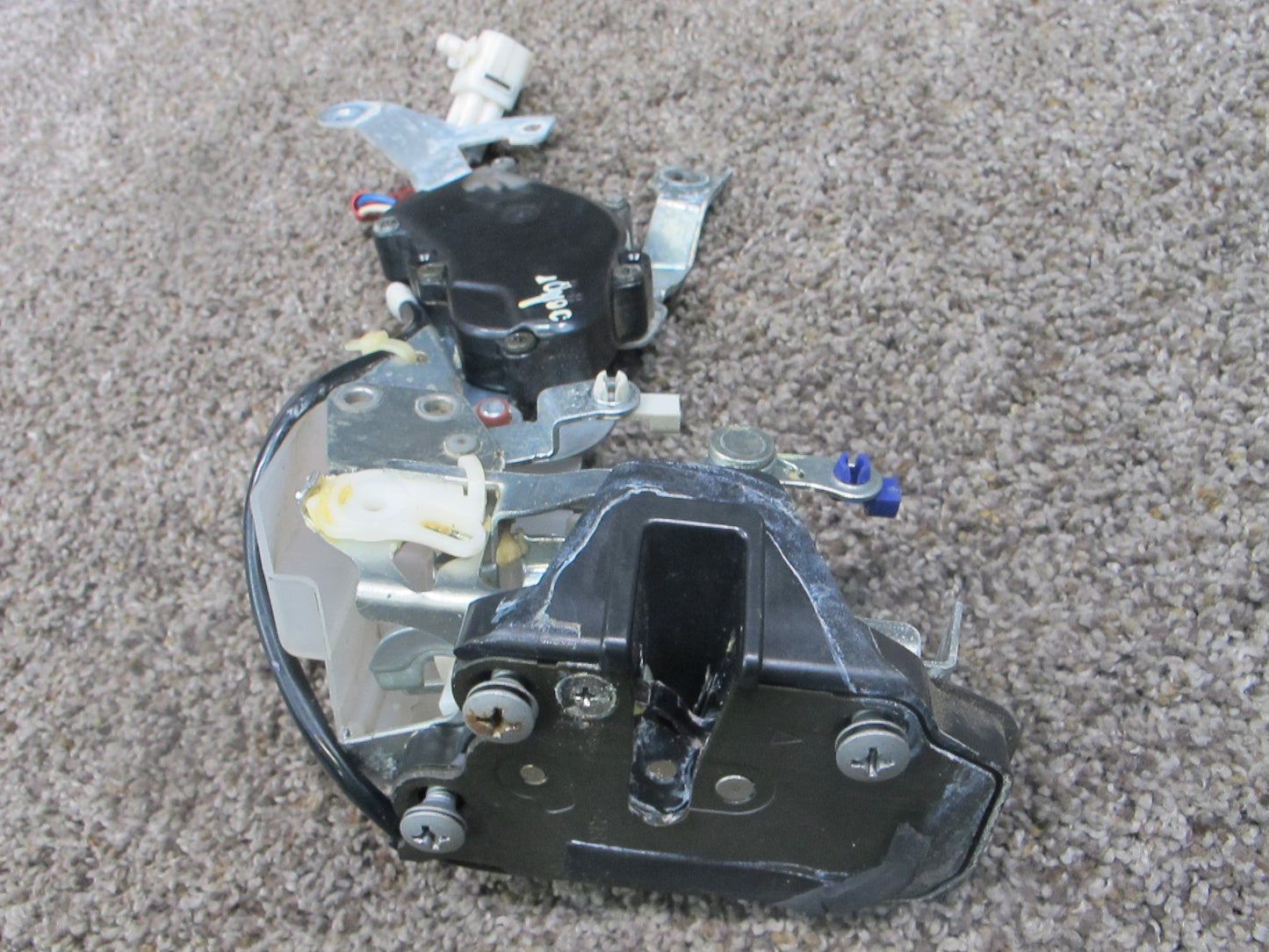 92-96 LEXUS ES300 REAR RIGHT PASSENGER SIDE DOOR LATCH LOCK ACTUATOR OEM