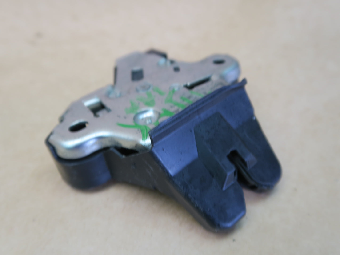 05-12 TOYOTA AVALON REAR TRUNK DECK LID LOCK LATCH ACTUATOR MOTOR OEM