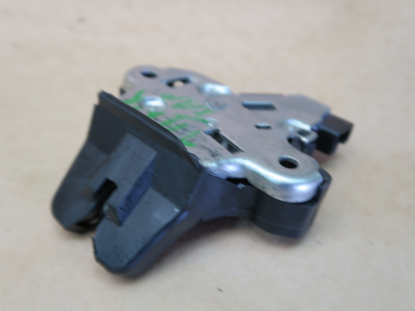 05-12 TOYOTA AVALON REAR TRUNK DECK LID LOCK LATCH ACTUATOR MOTOR OEM