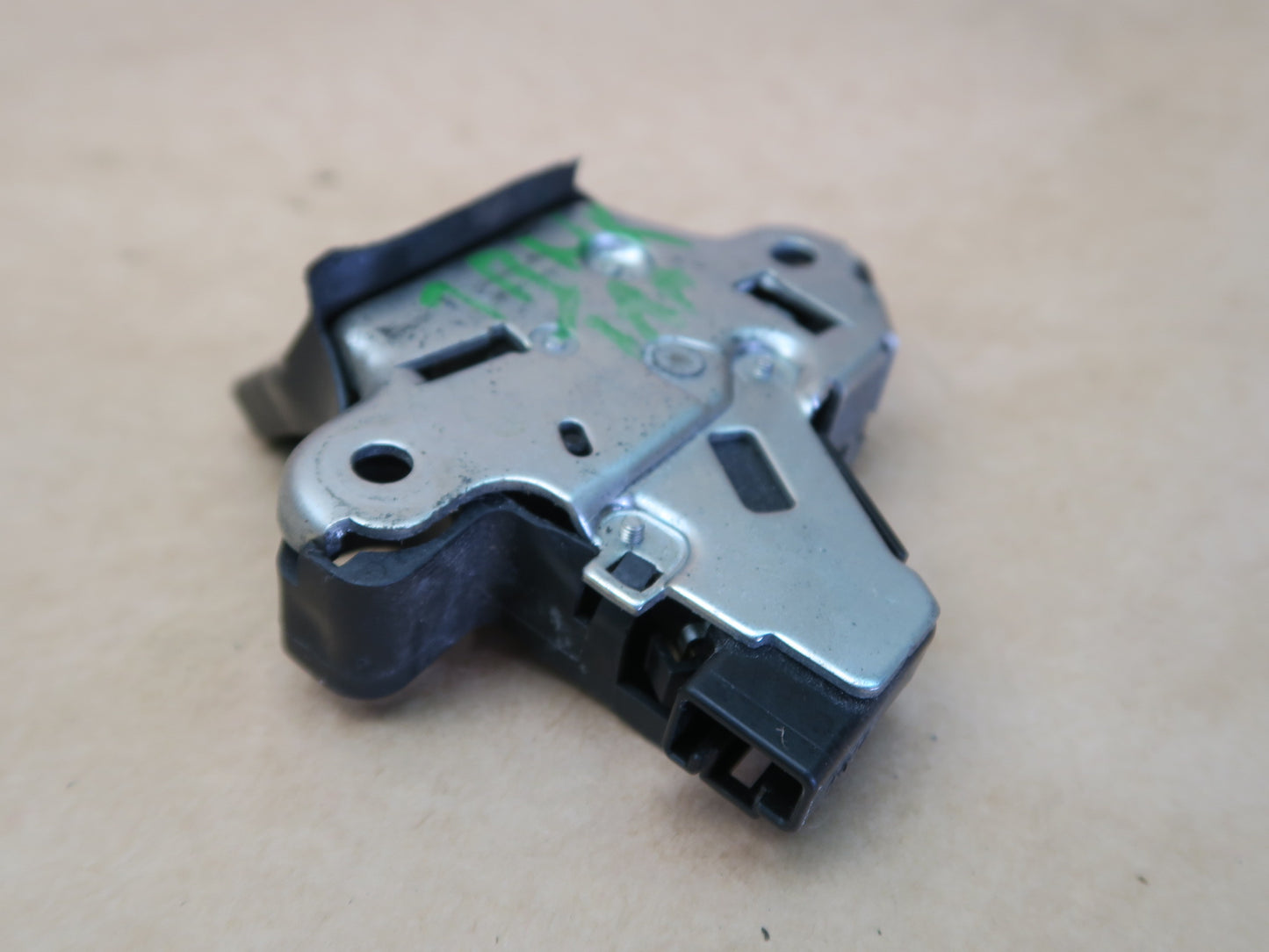 05-12 TOYOTA AVALON REAR TRUNK DECK LID LOCK LATCH ACTUATOR MOTOR OEM