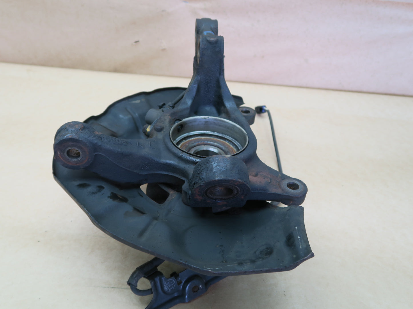 05-12 TOYOTA AVALON FRONT LEFT DRIVER SIDE SPINDLE KNUCKLE WHEEL HUB OEM