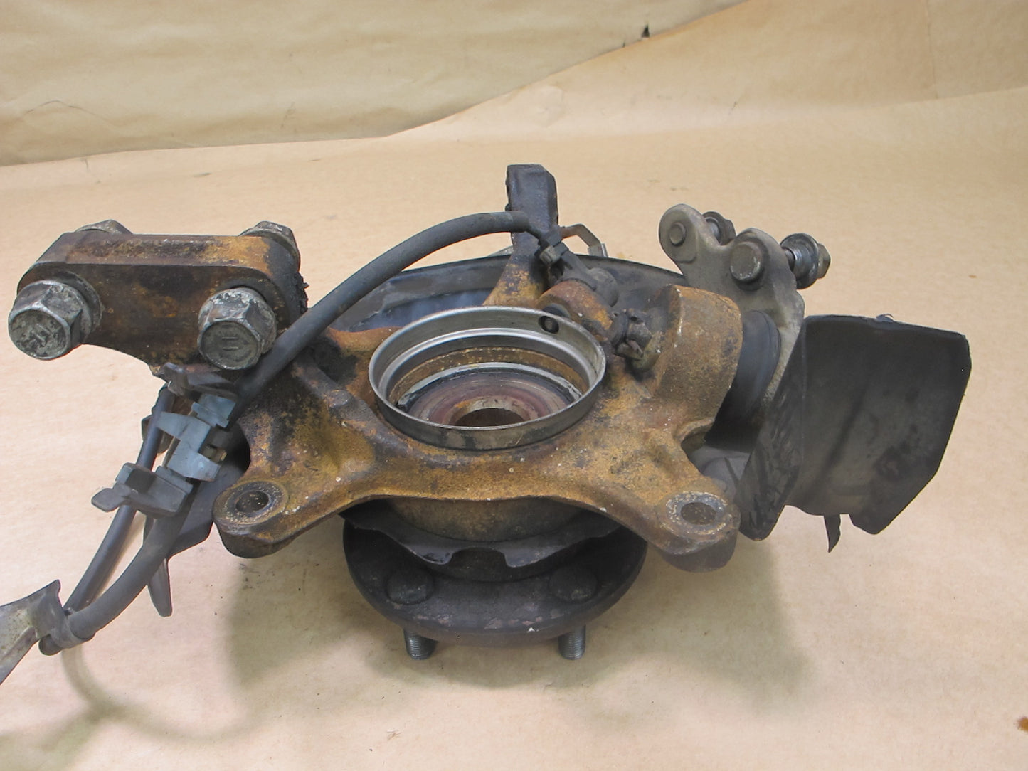 92-96 LEXUS ES300 FRONT RIGHT PASSENGER SIDE SPINDLE KNUCKLE WHEEL HUB OEM