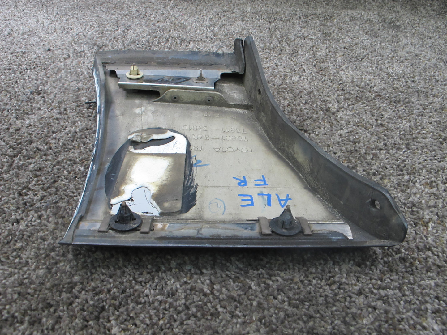 1992-1996 Lexus ES300 Front Right Side Moulding Dark Grey 75601-33010 OEM