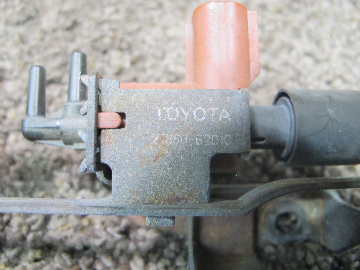 92-93 LEXUS ES300 3VZFE ENGINE VACUUM SOLENOID SENSOR VALVE SWITCH OEM