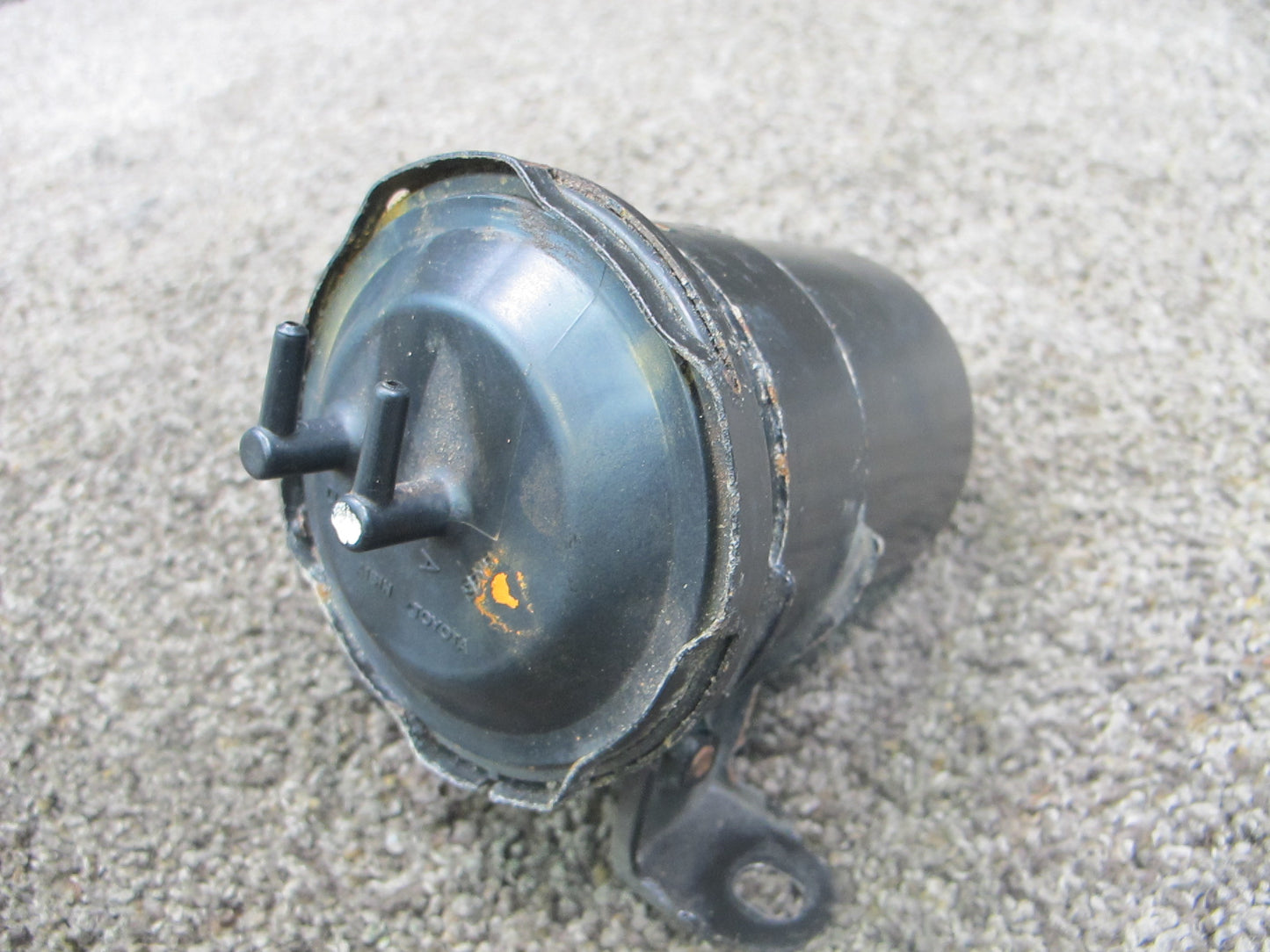 92-96 LEXUS ES300 VACUUM SURGE CANISTER TANK W/ BRACKET 25729-62010 OEM