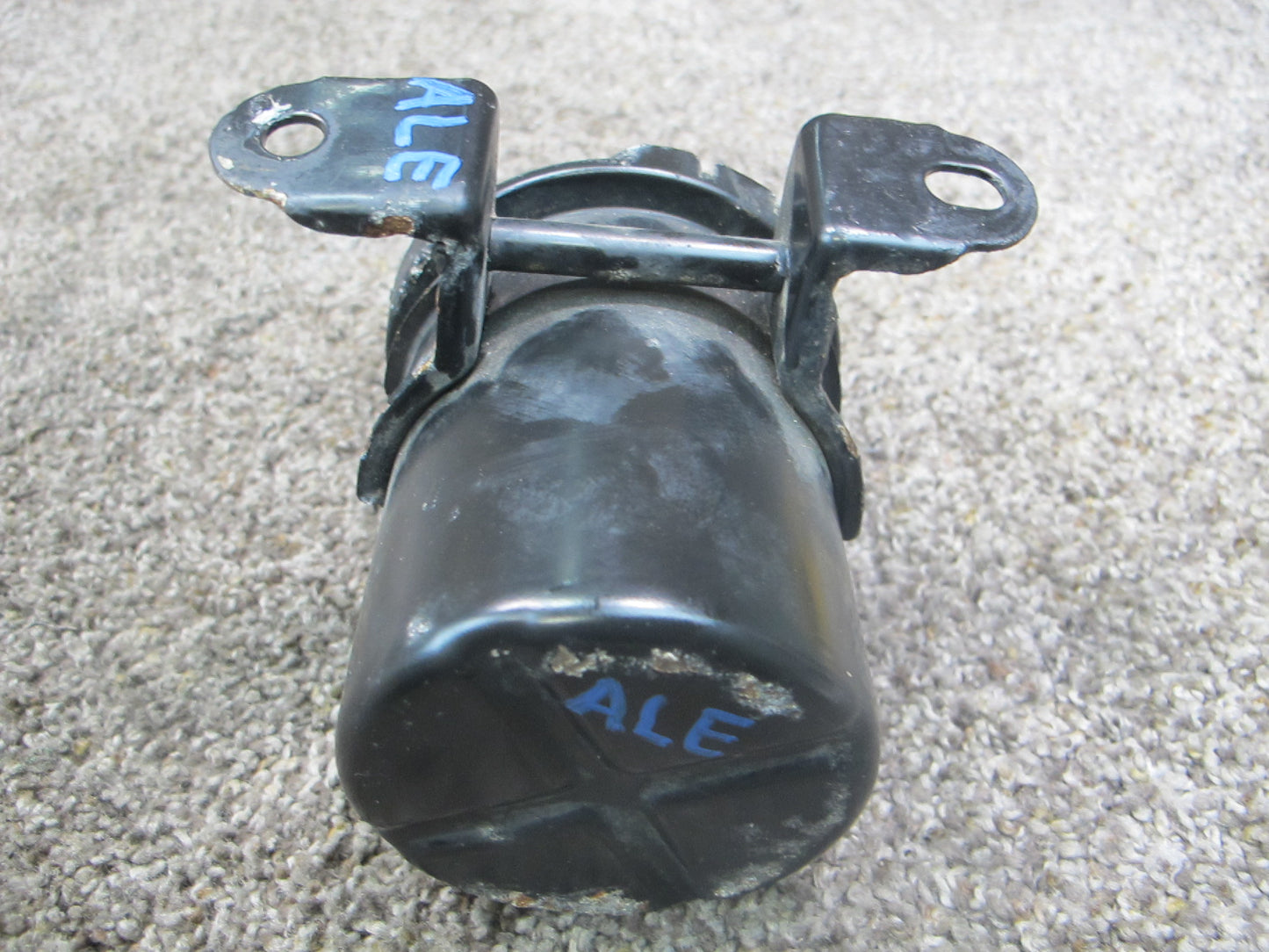 92-96 LEXUS ES300 VACUUM SURGE CANISTER TANK W/ BRACKET 25729-62010 OEM