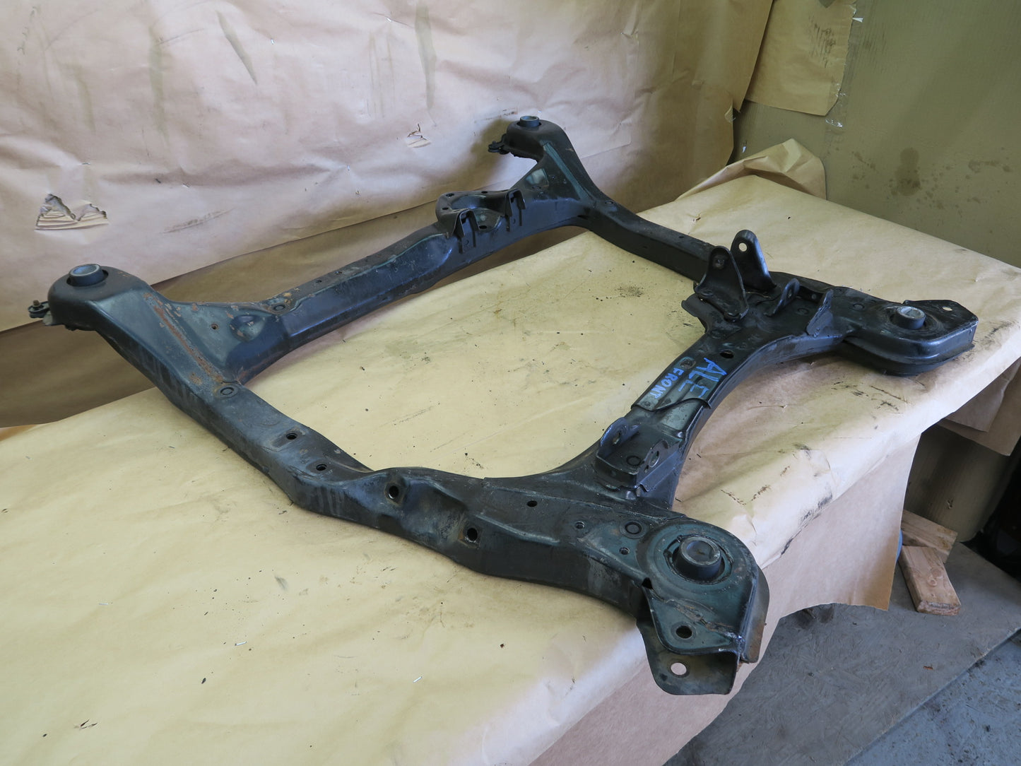 92-94 LEXUS ES300 FRONT SUSPENSION CROSSMEMBER CRADLE SUB FRAME OEM