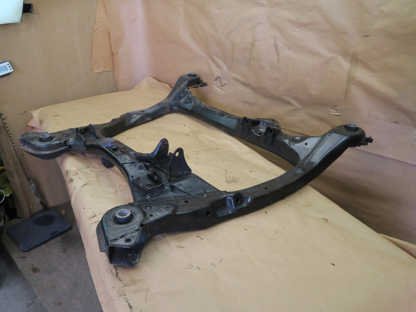 92-94 LEXUS ES300 FRONT SUSPENSION CROSSMEMBER CRADLE SUB FRAME OEM