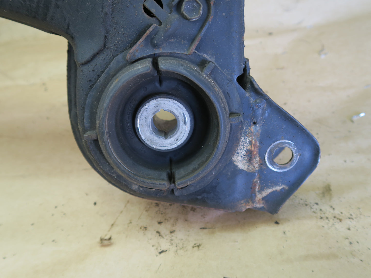 92-94 LEXUS ES300 FRONT SUSPENSION CROSSMEMBER CRADLE SUB FRAME OEM