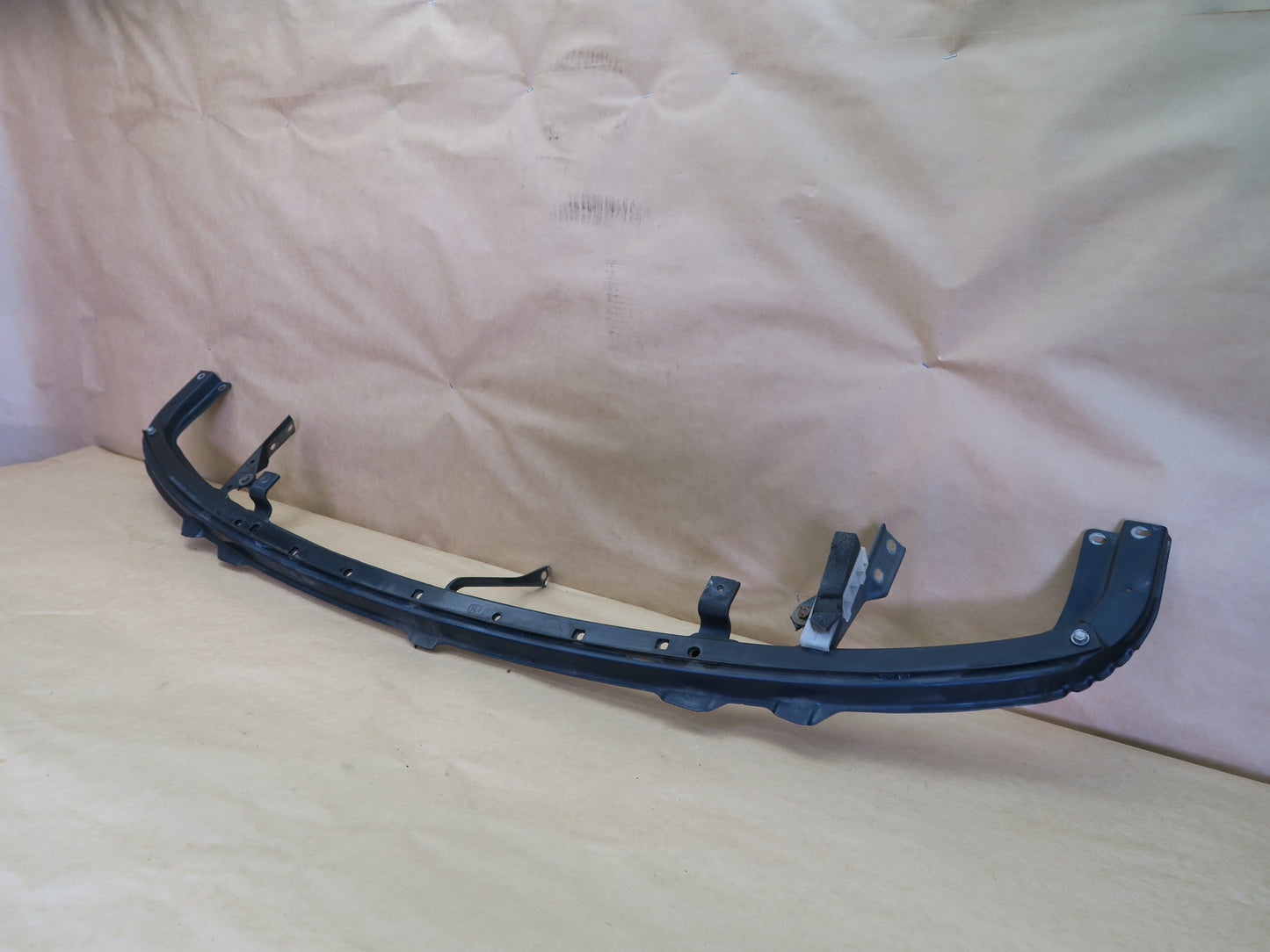 92-93 LEXUS ES300 3VZFE FRONT CENTER RADIATOR SUPPORT MOUNT BRACKET OEM