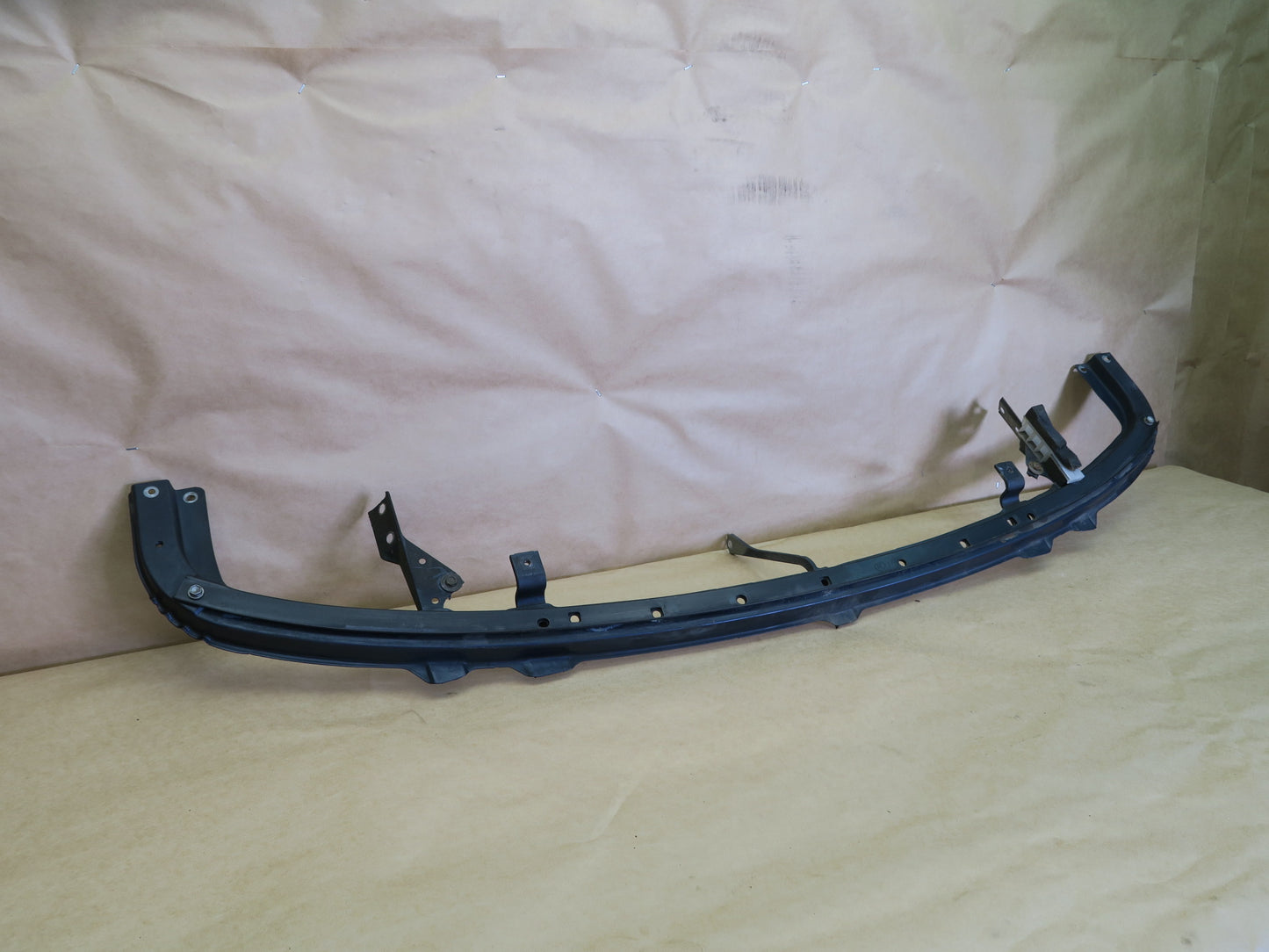 92-93 LEXUS ES300 3VZFE FRONT CENTER RADIATOR SUPPORT MOUNT BRACKET OEM