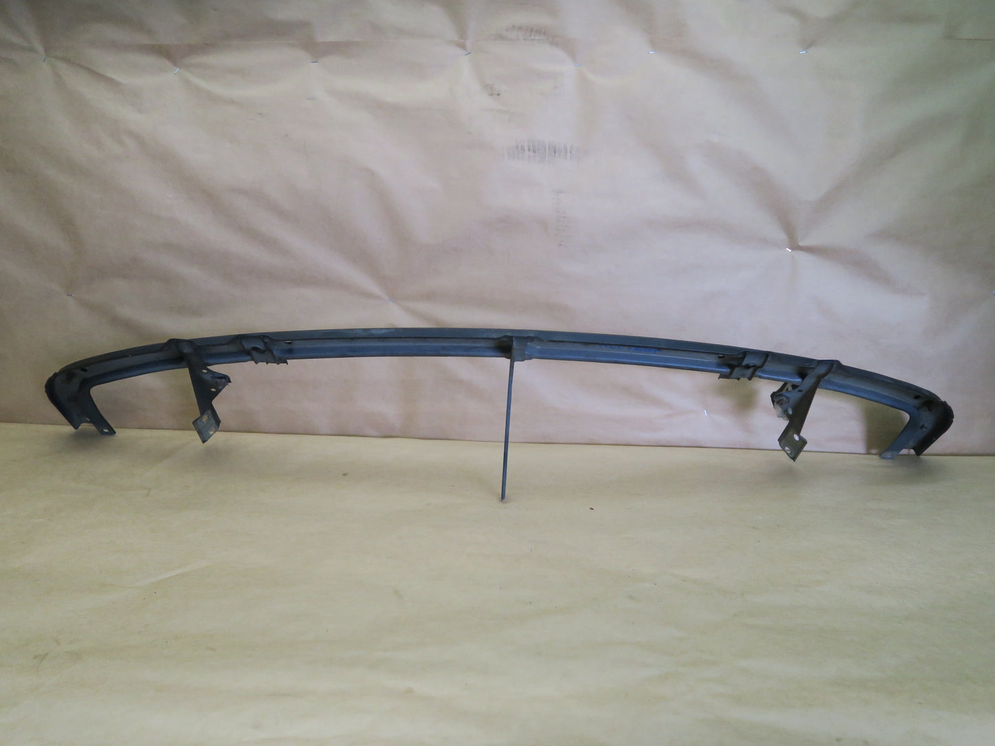 92-93 LEXUS ES300 3VZFE FRONT CENTER RADIATOR SUPPORT MOUNT BRACKET OEM