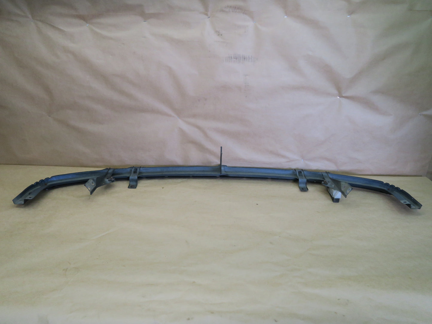 92-93 LEXUS ES300 3VZFE FRONT CENTER RADIATOR SUPPORT MOUNT BRACKET OEM