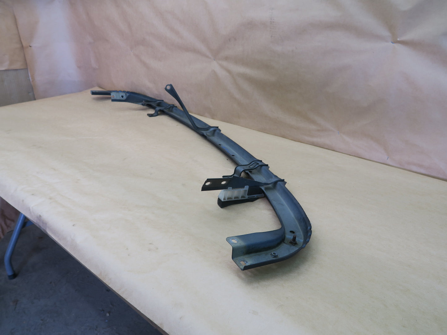 92-93 LEXUS ES300 3VZFE FRONT CENTER RADIATOR SUPPORT MOUNT BRACKET OEM