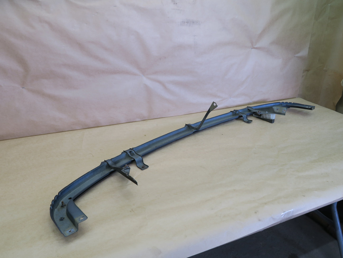 92-93 LEXUS ES300 3VZFE FRONT CENTER RADIATOR SUPPORT MOUNT BRACKET OEM