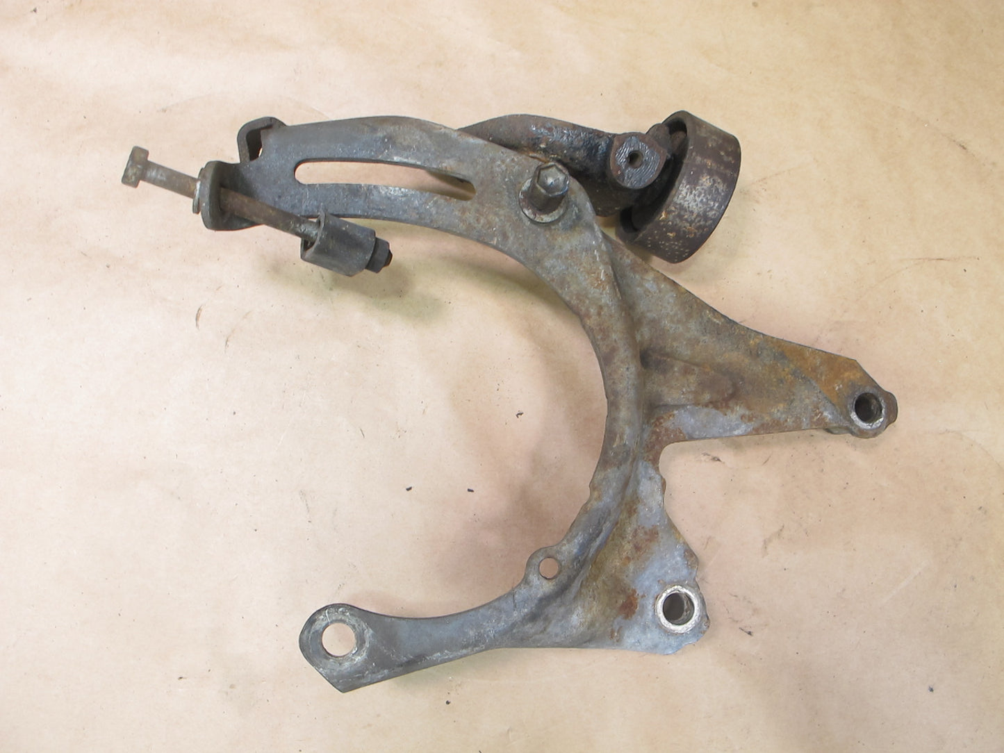 1992-1993 Lexus ES300 Serpentine Belt Tensioner Bracket Assembly 3VZ-FE OEM