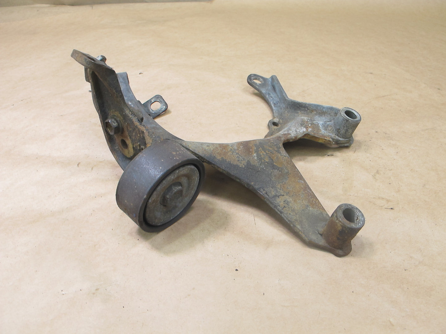 1992-1993 Lexus ES300 Serpentine Belt Tensioner Bracket Assembly 3VZ-FE OEM