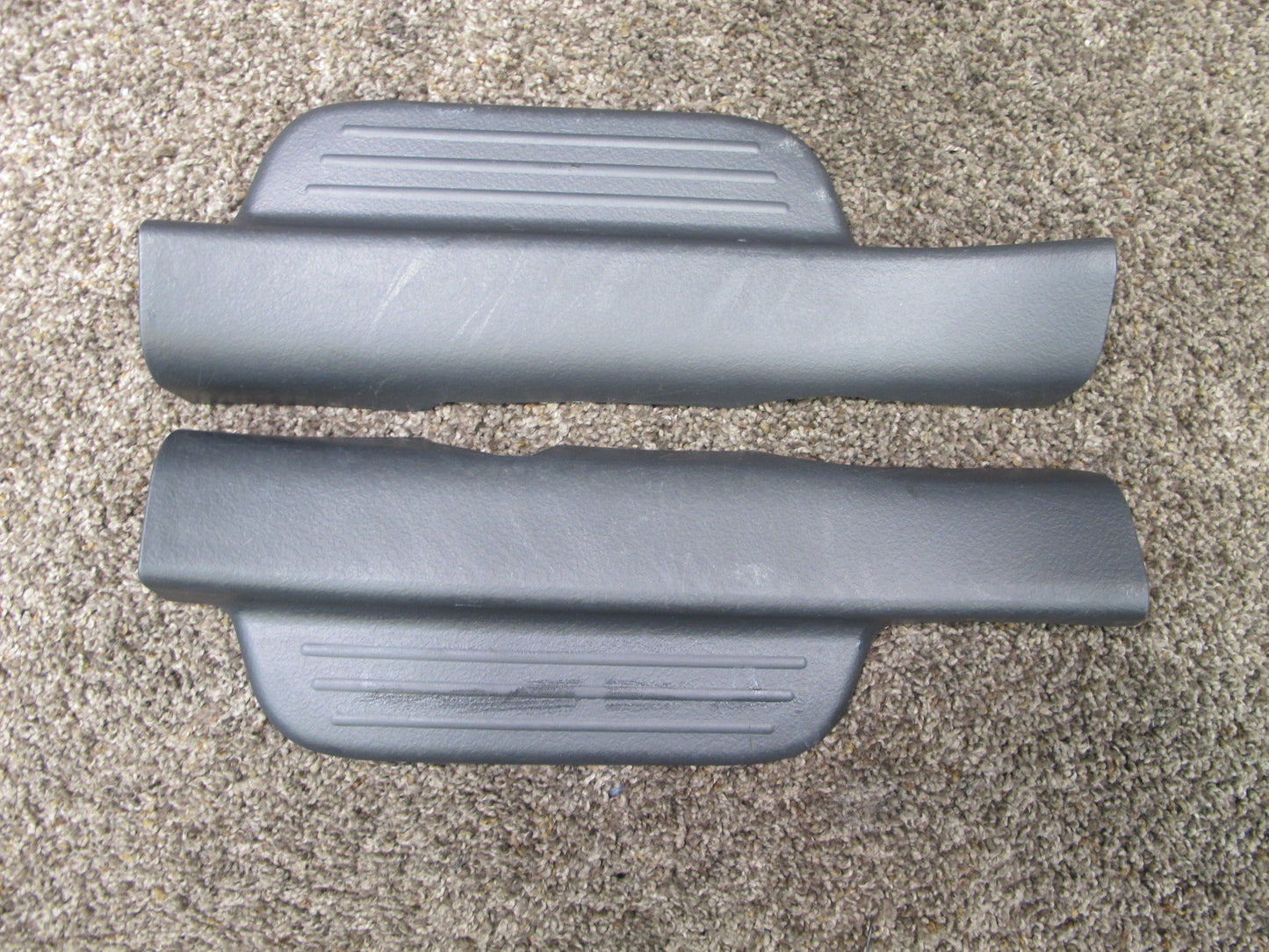 04-06 TOYOTA SCION XB REAR RIGHT & LEFT SIDE DOOR SILL SCUFF PLATE SET OEM