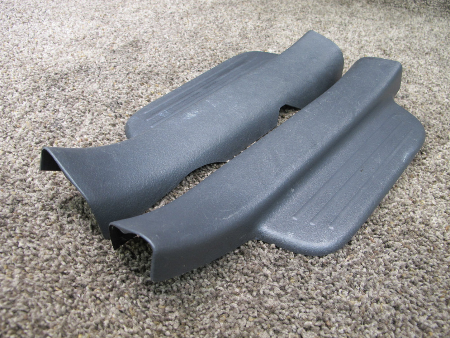 04-06 TOYOTA SCION XB REAR RIGHT & LEFT SIDE DOOR SILL SCUFF PLATE SET OEM