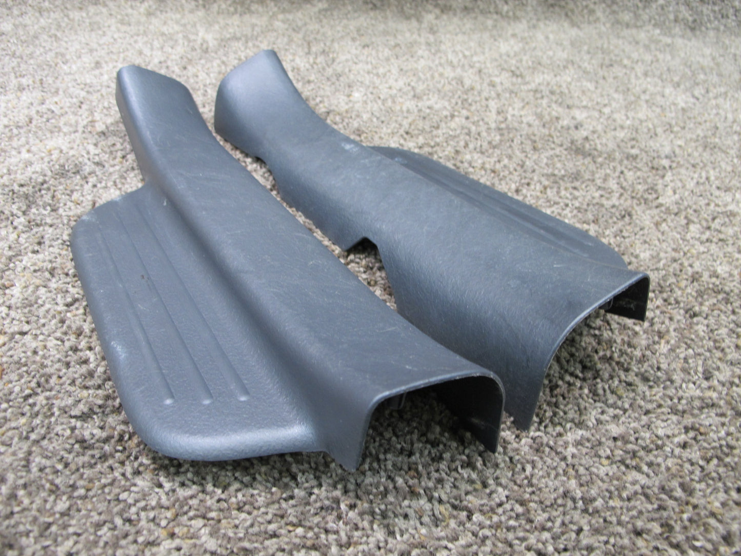 04-06 TOYOTA SCION XB REAR RIGHT & LEFT SIDE DOOR SILL SCUFF PLATE SET OEM