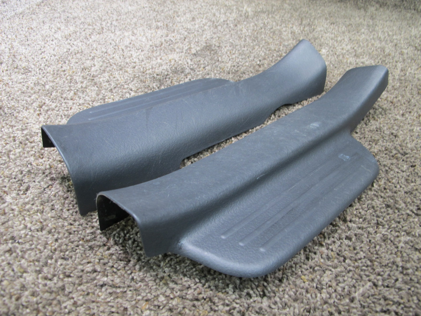 04-06 TOYOTA SCION XB REAR RIGHT & LEFT SIDE DOOR SILL SCUFF PLATE SET OEM