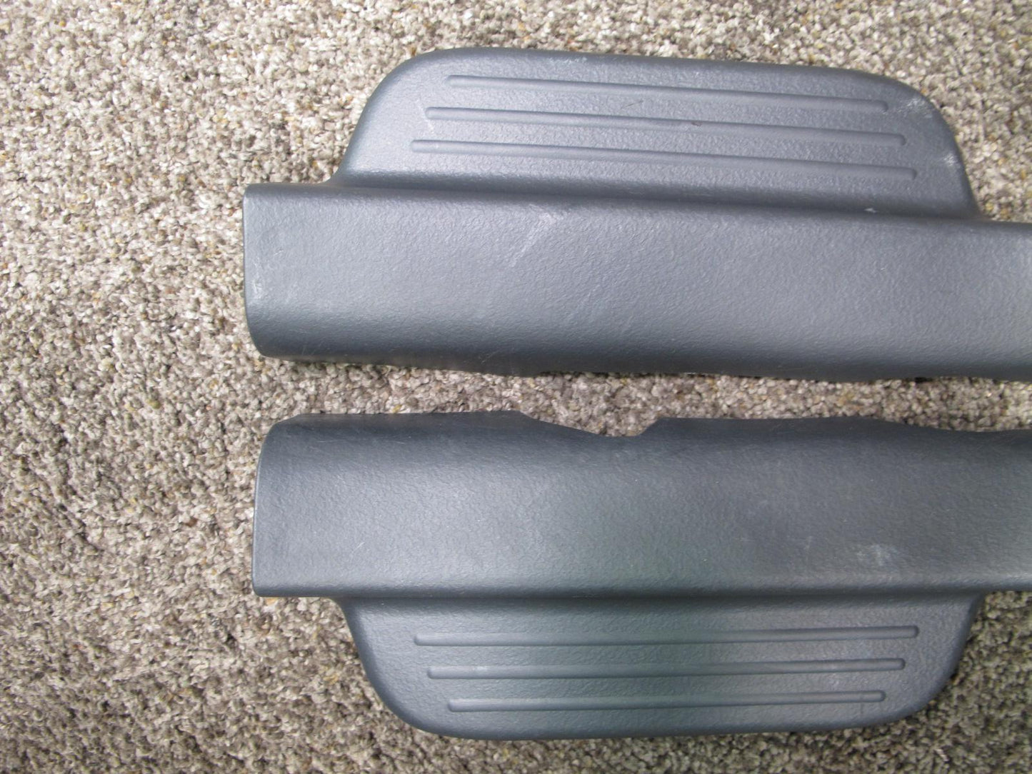 04-06 TOYOTA SCION XB REAR RIGHT & LEFT SIDE DOOR SILL SCUFF PLATE SET OEM