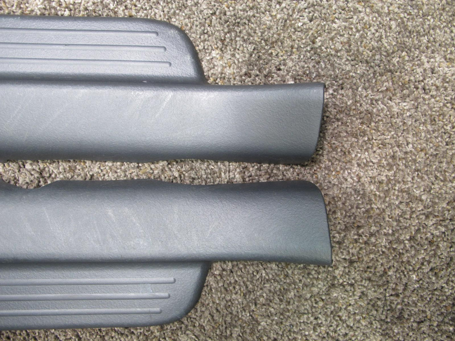 04-06 TOYOTA SCION XB REAR RIGHT & LEFT SIDE DOOR SILL SCUFF PLATE SET OEM