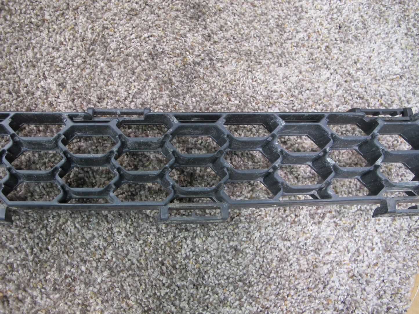 04-06 TOYOTA SCION XB FRONT BUMPER CENTER LOWER GRILLE OEM