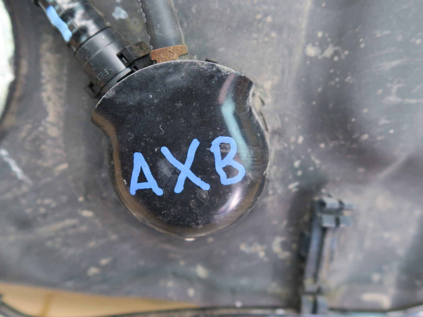 04-06 TOYOTA SCION XB 1.5L GAS FUEL TANK ASSEMBLY OEM