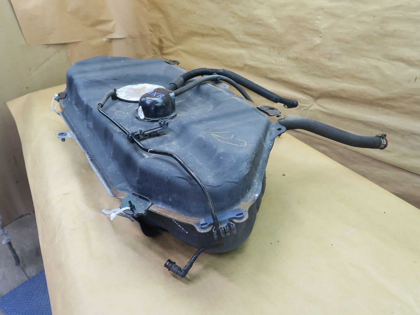 04-06 TOYOTA SCION XB 1.5L GAS FUEL TANK ASSEMBLY OEM