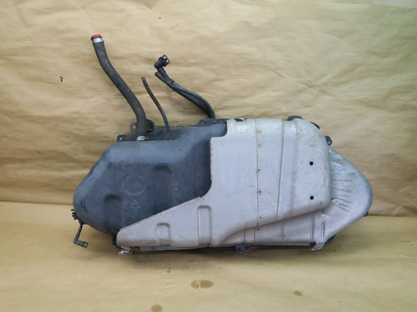 04-06 TOYOTA SCION XB 1.5L GAS FUEL TANK ASSEMBLY OEM
