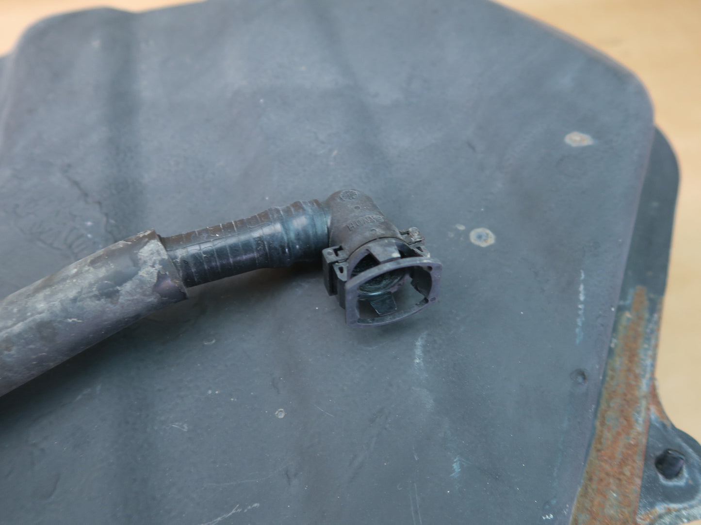 04-06 TOYOTA SCION XB 1.5L GAS FUEL TANK ASSEMBLY OEM