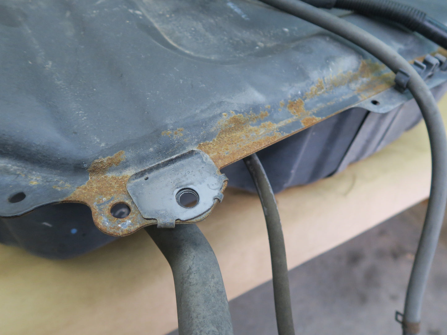 04-06 TOYOTA SCION XB 1.5L GAS FUEL TANK ASSEMBLY OEM