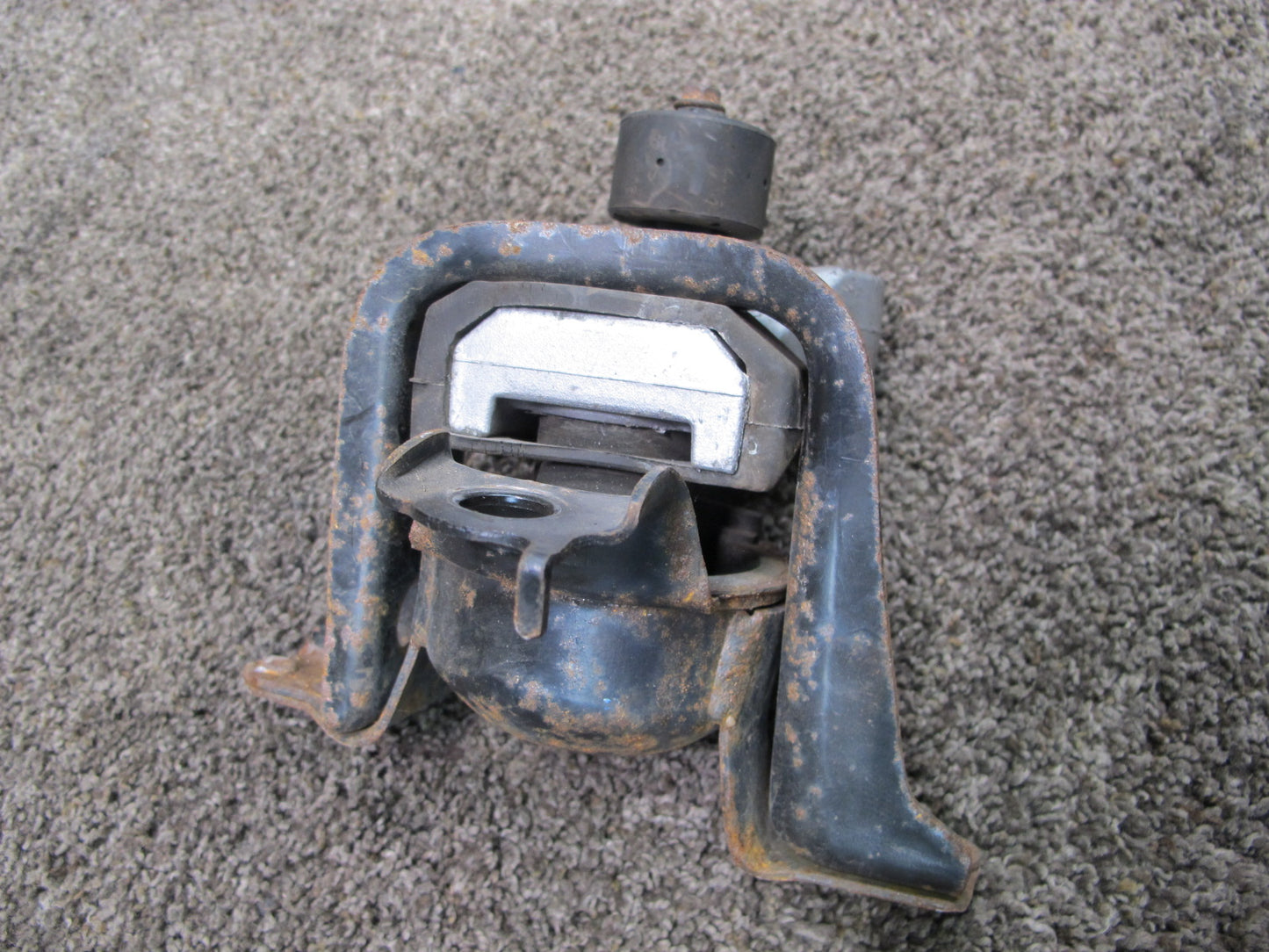 2004-2006 Scion xB Right Engine Motor Mount OEM
