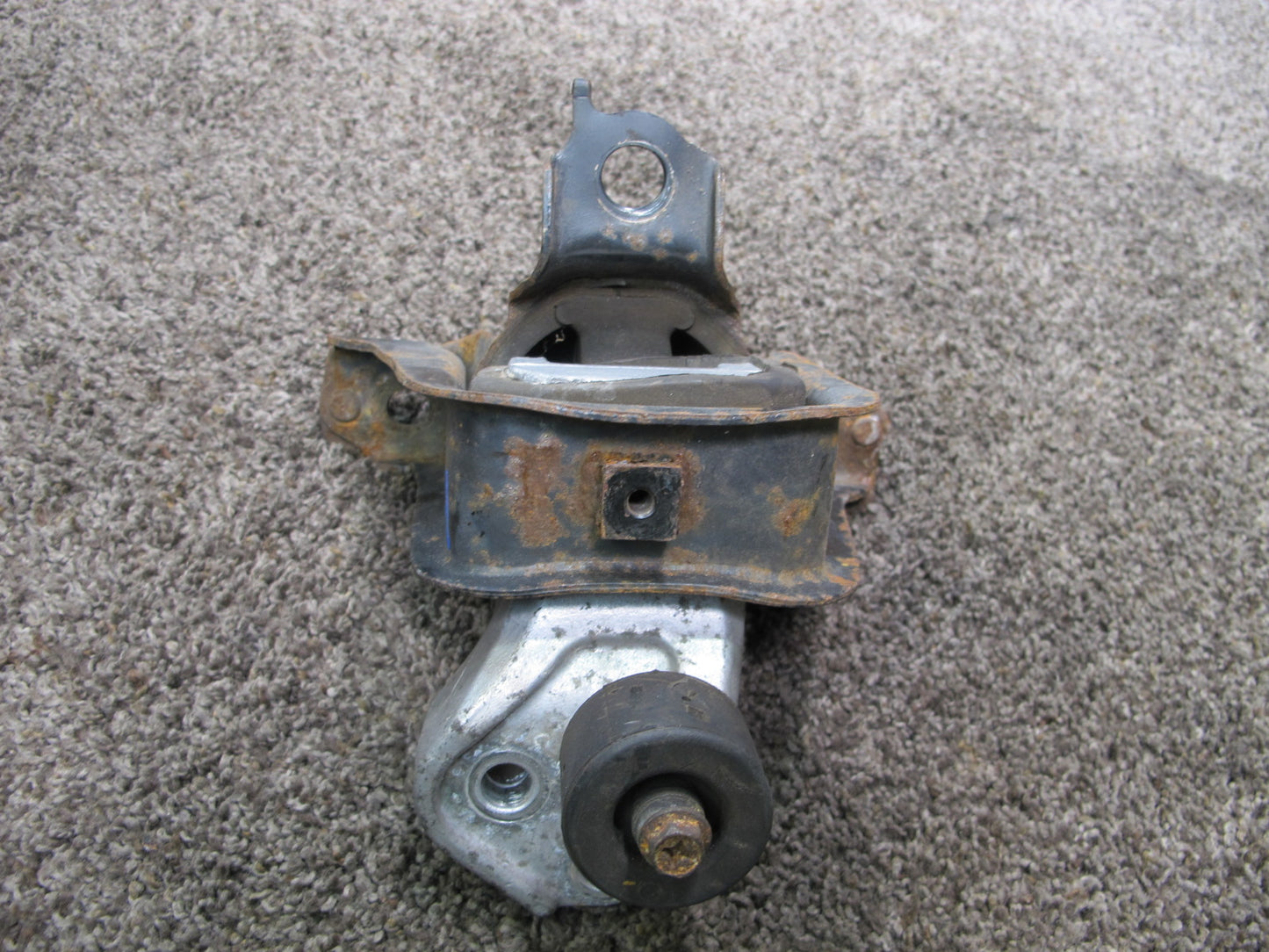 2004-2006 Scion xB Right Engine Motor Mount OEM